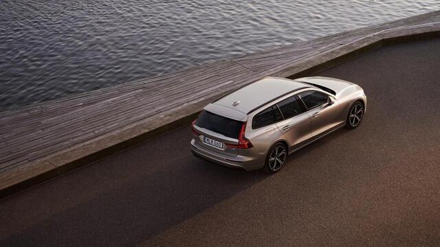 Volvo V60 2.0 T6 Plug-in hybrid AWD Core Business Edition