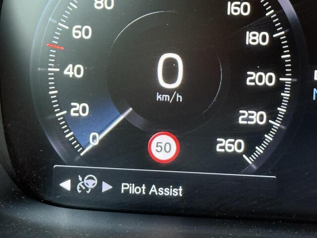 Volvo V60 2.0 T6 Recharge AWD R-Design | trekhaak | Adaptieve cruise controle | Long Range | Panorama Schuifdak | Harman/Kardon | Sportstoelen | Memory | Stuur + Stoel verwarming | Keyless |