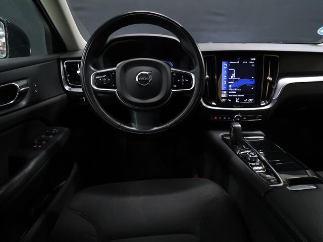 Volvo V60 2.0 T6 Recharge AWD Business Pro [APPLE CARPLAY, ADAPTIVE CRUISE CONTROL, STUUR EN STOELVERWARMING, DIGITAL DASH, TREKHAAK, CAMERA, PDC V+A, NAVIGATIE,NIEUWSTAAT]