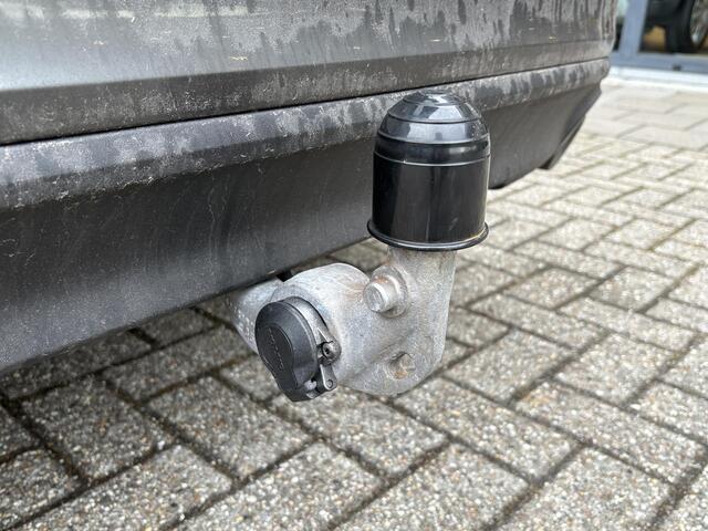 Volvo V60 2.0 B4 Momentum Business 197pk | Elek. Wegklapbare Trekhaak | Leder | Adaptive cruise control | Stoel- & Stuurverwarming | Elektrische lendesteunverstelling