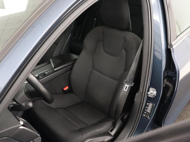 Volvo V60 2.0 D3 Momentum | Carplay | Navigatie | Full LED | Cruise control | Parkeerhulp | Climate control | Bluetooth | Digital Cockpit