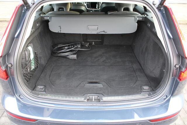 Volvo V60 T6 Plug-in hybrid AWD Essential Bright | Verw. Voorstoelen | Adapt. Cruise | BLIS | DAB Audio | Camera | PDC V+A |