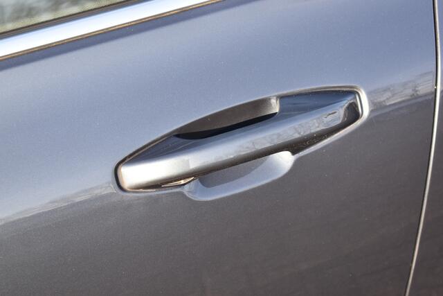 Volvo V60 T8 390PK Automaat Twin Engine AWD Inscription Trekhaak | Panodak | 360 Camera | Blis | Stoelverwarming