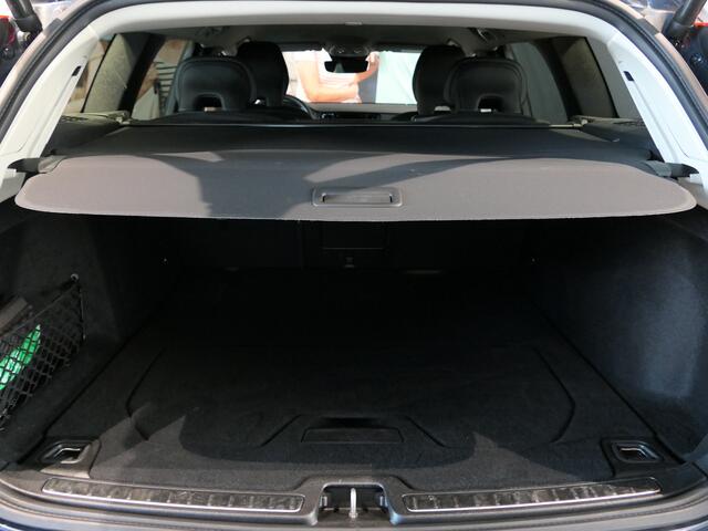 Volvo V60 2.0 B3 Core - Occasion Lease vanaf ¤664 p/m - Verwarmde voorruit / (achter)stoelen & stuur - Camera - getinte ramen achter
