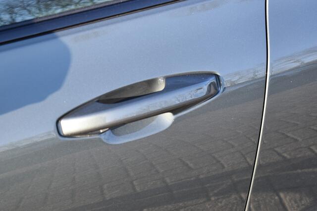 Volvo V60 T6 350PK Plug-in hybrid AWD Plus Dark | Panodak | ACC | H&K | HUD | Blis | Contour stoelen