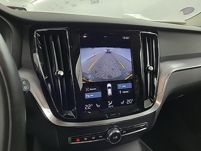 Volvo V60 2.0 B3 Momentum Business | Stoel en stuurverwarming | Camera | Parkeersensoren V+A | Apple carplay/Android auto | Adaptief | Pilot Assist | Extra getint glas | Leder |