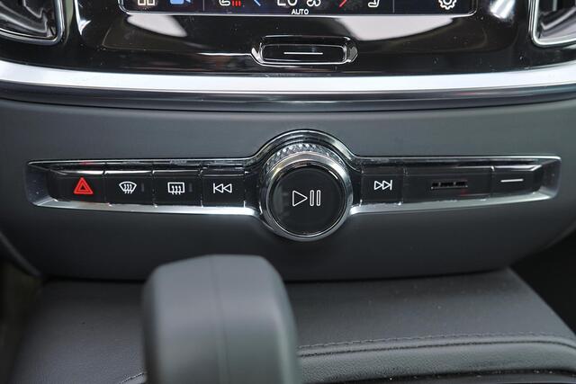 Volvo V60 T6 Recharge AWD Plus Dark - IntelliSafe Assist & Surround - 360º Camera - Harman/Kardon audio - Adaptieve LED koplampen - Verwarmde voorstoelen, stuur & achterbank - Parkeersensoren voor & achter - Elektr. bedienb. voorstoelen met geheugen - Extra getint