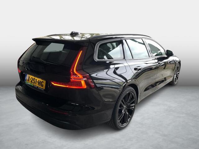 Volvo V60 2.0 B3 Essential Edition | Sport Pack | 19" Black Edition Velgen | Leder | Adaptieve Cruise Control | Stoelverwarming | Park Assist |