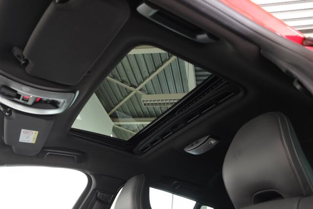 Volvo V60 2.0 T4 R-Design / Opendak / Leder / Trhaak / Cam / Org NL