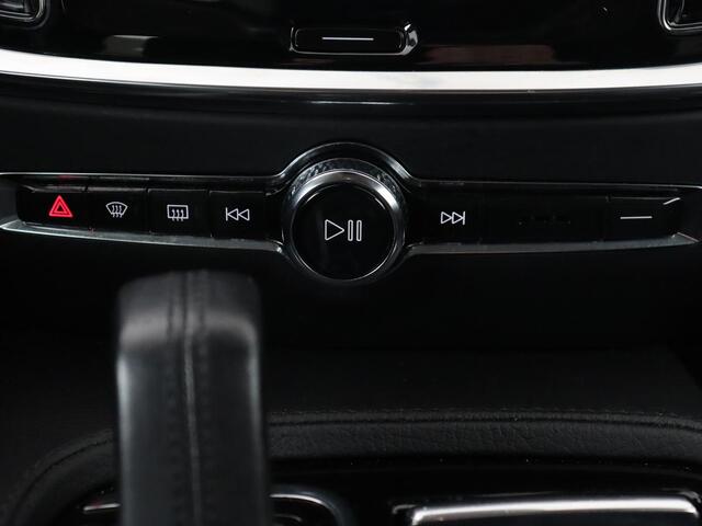 Volvo V60 2.0 T6 AWD Recharge Business Pro | Leder | Trekhaak | Stoel & stuurverwarming | Adaptive cruise | Camera | Carplay | Navigatie | Full LED | Parkeerhulp | PHEV | Plug In