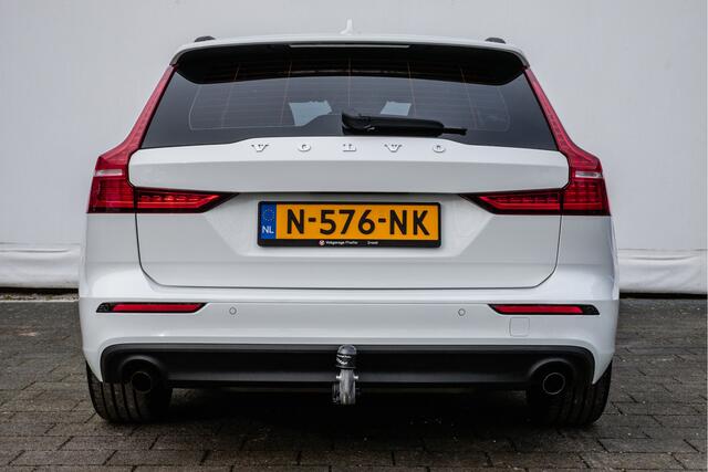 Volvo V60 2.0 B3 Momentum Advantage Trekhaak/ Contourstoelen/ Stuur-stoelverwarming/ Leer/ Carplay/ Pdc/ Full led
