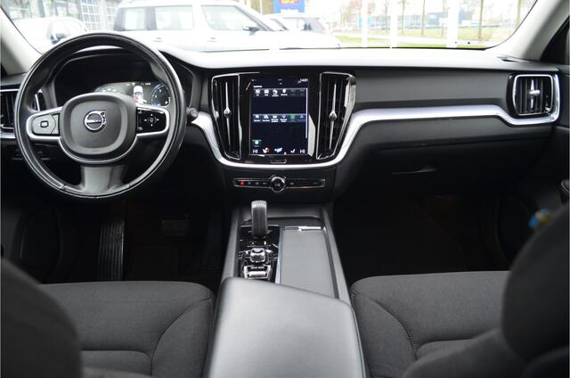 Volvo V60 2.0 B3 Camera | Adap. Cruise | Pilot As.| Trekhaak 1800kg | Stuur en stoelverw.| Carplay | Four c onderstel |