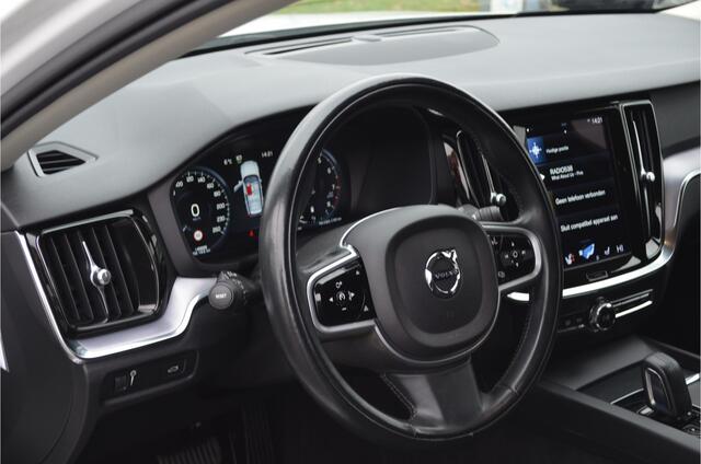 Volvo V60 2.0 B3 Camera | Adap. Cruise | Pilot As.| Trekhaak 1800kg | Stuur en stoelverw.| Carplay | Four c onderstel |