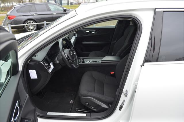 Volvo V60 2.0 B3 Camera | Adap. Cruise | Pilot As.| Trekhaak 1800kg | Stuur en stoelverw.| Carplay | Four c onderstel |