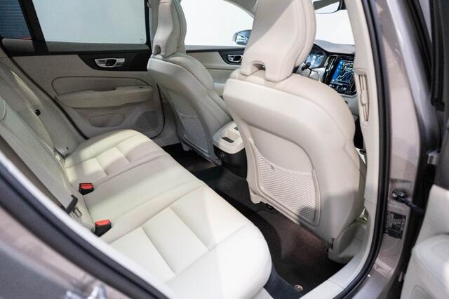 Volvo V60 2.0 163 PK (+ 11 PK elektrisch)Inscription Automaat, Panodak, NL- auto, Leder, El.Trekhaak, Winterset