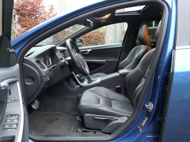 Volvo V60 2.0 T4 AUT Bus. Sport 12 MND garantie Schuifdak / Adaptive Cruis