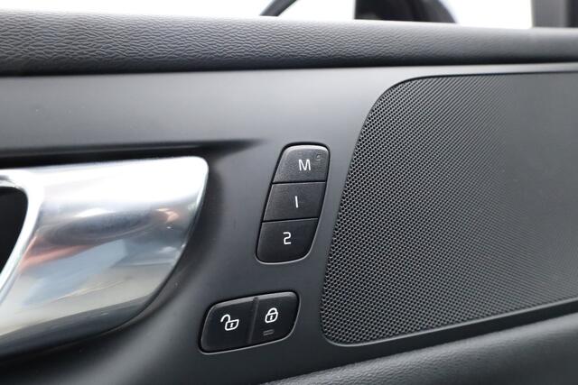 Volvo V60 2.0 T6 Plug-in hybrid AWD Plus Dark | Navi | Memory Seats | Stoel- Stuurverw. | Apple CarPlay | Camera | Keyless | 19''
