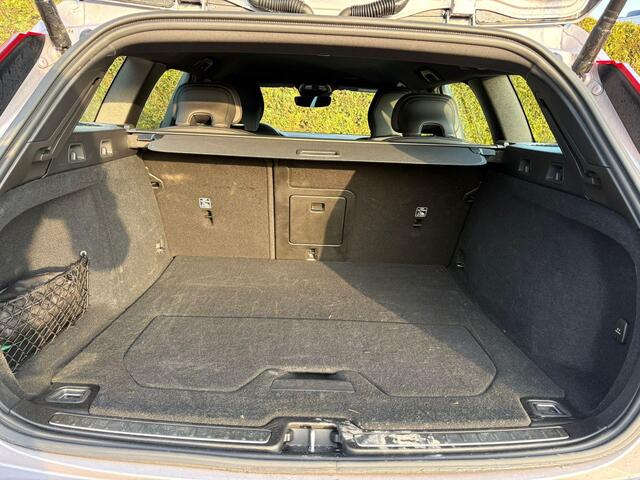 Volvo V60 2.0 T6 Plug-in hybrid AWD Plus Dark | Harman/Kardon | 360 Camera | Memory | Trekhaak |