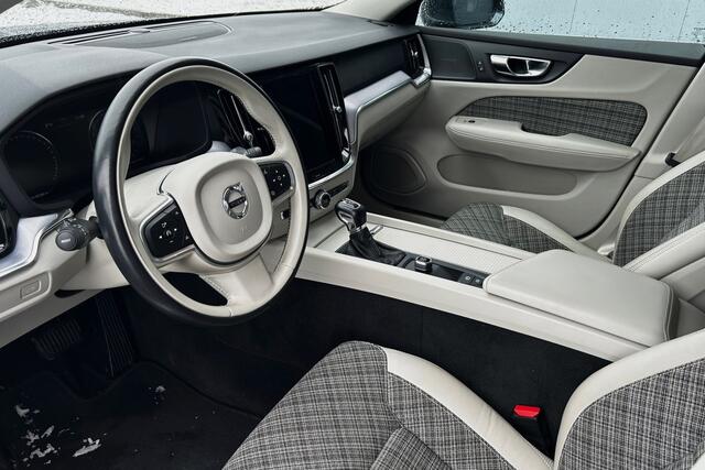 Volvo V60 2.0 T5 251pk Momentum NL-auto! 92069KM! H/K 20"