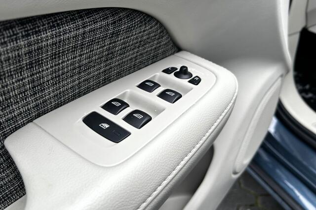 Volvo V60 2.0 T5 251pk Momentum NL-auto! 92069KM! H/K 20"