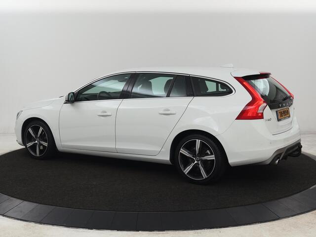 Volvo V60 2.0 T4 Sport | Adaptive cruise | Stoelverwarming | Camera | Trekhaak | Leder/Alcantara | Bi-Xenon | Sportstoelen | Climate control | R Design