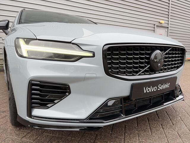 Volvo V60 2.0 T8 Plug-in hybrid AWD Plus Dark / Speciale samenstelling / 19" Velgen Black / B&W audio / Exterieur Styling Kit /