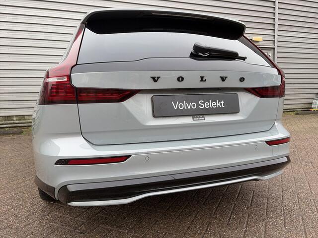 Volvo V60 2.0 T8 Plug-in hybrid AWD Plus Dark / Speciale samenstelling / 19" Velgen Black / B&W audio / Exterieur Styling Kit /