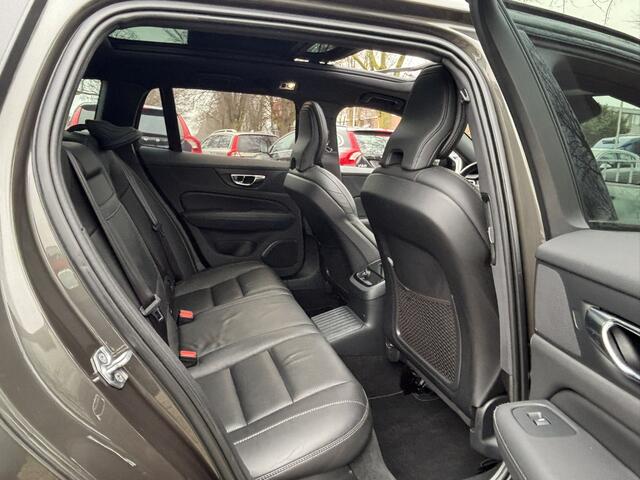 Volvo V60 T8 AWD R-Design HeadUp MASSAGE Pano Keyless Harman Kardon