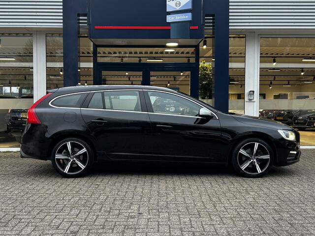 Volvo V60 1.5 T3 Nordic+ / Automaat / NL-Auto / Dealer-Onderhouden / Standkachel / Half-Leder/Half-Alcantara / Stoelverwarming / Cruise-Control / Climate-Control / Radio-Bluetooth / Navi / PDC-Achter / 18'' LMV / ENZ.