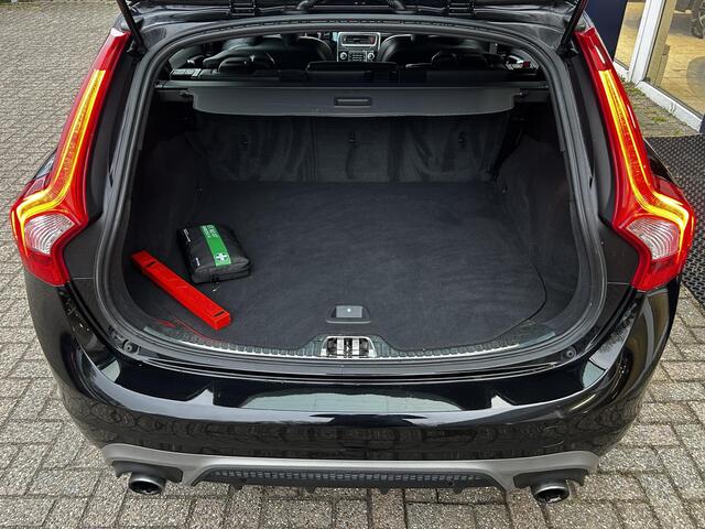 Volvo V60 1.5 T3 Nordic+ / Automaat / NL-Auto / Dealer-Onderhouden / Standkachel / Half-Leder/Half-Alcantara / Stoelverwarming / Cruise-Control / Climate-Control / Radio-Bluetooth / Navi / PDC-Achter / 18'' LMV / ENZ.