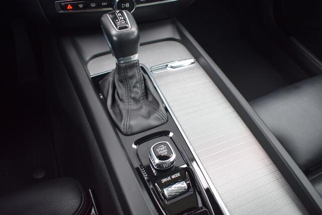 Volvo V60 2.0 T5 250pk Automaat Inscription Zwart Leder | Panoramadak | LED | Carplay | Virtual | Sportstoelen