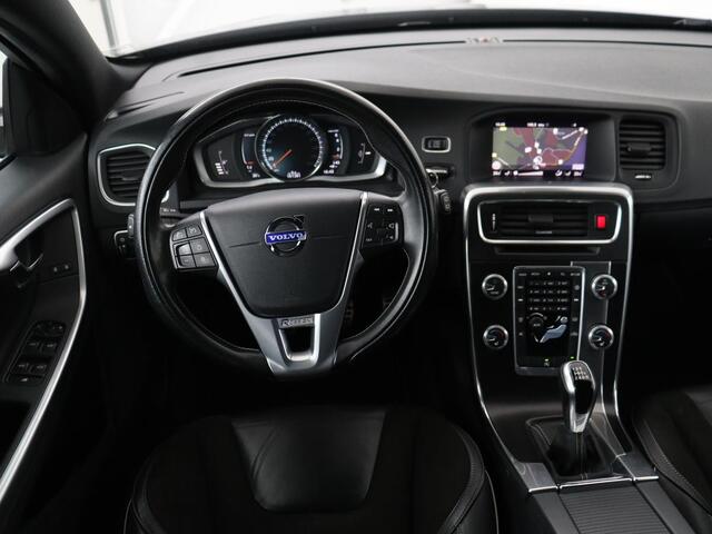 Volvo V60 2.0 T4 Sport | Stoelverwarming | Bi-Xenon | Leder/Alcantara | Trekhaak | Navigatie | Bluetooth | Cruise control | Parkeerhulp | Climate control | Origineel NL