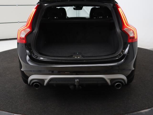 Volvo V60 2.0 T4 Sport | Stoelverwarming | Bi-Xenon | Leder/Alcantara | Trekhaak | Navigatie | Bluetooth | Cruise control | Parkeerhulp | Climate control | Origineel NL