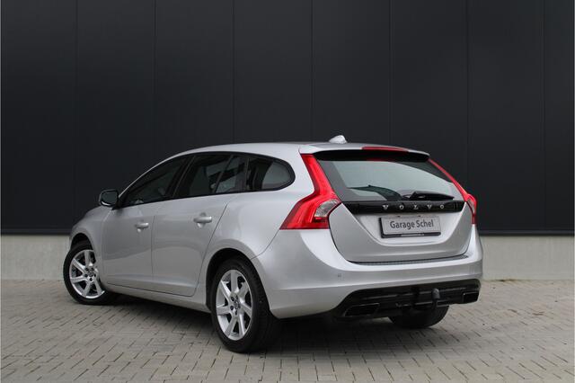 Volvo V60 1.5 T3 Polar+ Dynamic - Leder - Stoelverwarming - Trekhaak - Navi - PDC - On Call - Xenon - Rijklaar