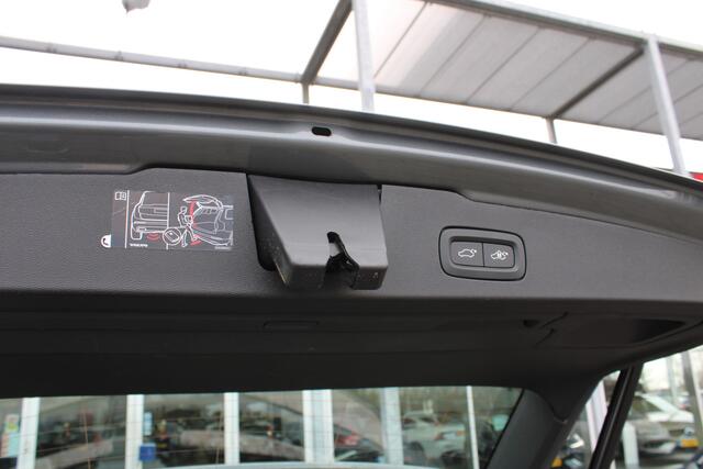 Volvo V60 T6 Recharge AWD R-Design | Harmon Kardon Audio | Achteruitrij cam. | Trekhaak | Stoel/stuur verw. |