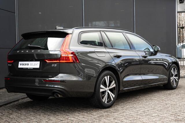Volvo V60 2.0 B3 Essential Edition | Adaptieve Cruise Control | Camera | Stoel en stuurverwarming | DAB+| Lederen bekleding |