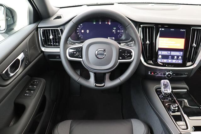 Volvo V60 T8 PLUG-IN HYBRID AWD ULTRA PERFORMANCE ED. DARK -PANO.DAK|HARMAN/KARDON|HEAD-UP DISP.|360°CAM|PRIVACY.GLAS|POLESTAR|19"