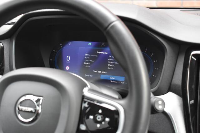 Volvo V60 B3 177PK Plus Bright | Schuif-kanteldak | Trekhaak | Harman/Kardon |