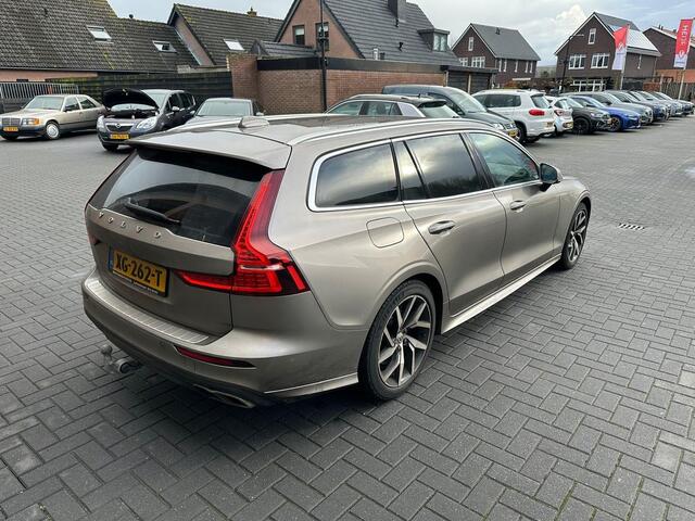 Volvo V60 2.0 T5 Momentum | Sportstoelen | Leer | Trekhaak |