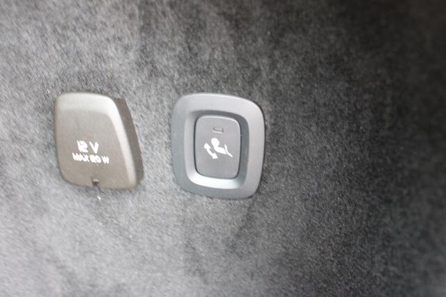 Volvo V60 T8 Recharge AWD Inscription | Trekhaak | Verw. Stoel- & stuurwiel | Apple Carplay/Android Auto | Camera | El. Bestuurdersstoel met geheugen |