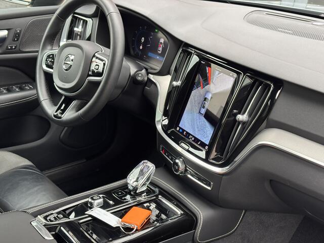 Volvo V60 2.0 T6 Plug-in hybrid AWD Ultimate Bright / Trekhaak Elektrisch Wegklapbaar / Stoel & Stuurverwarming / Google Maps Navi /