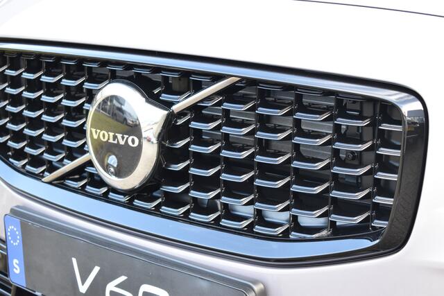 Volvo V60 T6 350PK Plug-in hybrid AWD Plus Dark Panodak | H&K | ACC | Blis | Contour Stoelen | Stuurverwarming