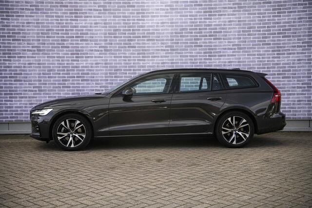 Volvo V60 2.0 B3 Plus Dark | Trekhaak | Panoramadak | 360 Camera | Harman/Kardon | Standkachel | All-Season Banden | Stoelverwarming voor en achter | Stuurverwarming | Power Seats |