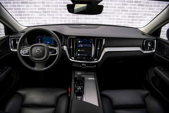 Volvo V60 2.0 B3 Plus Dark | Trekhaak | Panoramadak | 360 Camera | Harman/Kardon | Standkachel | All-Season Banden | Stoelverwarming voor en achter | Stuurverwarming | Power Seats |