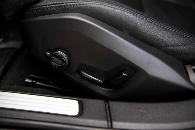 Volvo V60 2.0 B3 Plus Dark | Trekhaak | Panoramadak | 360 Camera | Harman/Kardon | Standkachel | All-Season Banden | Stoelverwarming voor en achter | Stuurverwarming | Power Seats |