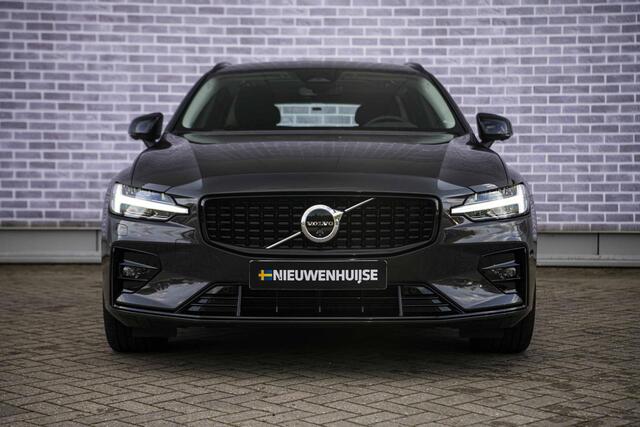 Volvo V60 2.0 B3 Plus Dark | Trekhaak | Panoramadak | 360 Camera | Harman/Kardon | Standkachel | All-Season Banden | Stoelverwarming voor en achter | Stuurverwarming | Power Seats |