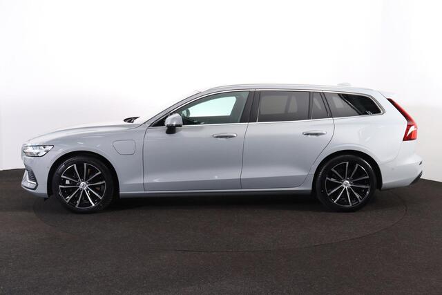Volvo V60 T6 Recharge AWD Core Bright - IntelliSafe Assist & Surround - 360º Camera - Harman/Kardon audio - Adaptieve LED koplampen - Verwarmde voorstoelen, stuur & achterbank - Parkeersensoren voor & achter - Extra getint glas - 18' LMV