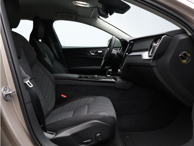 Volvo V60 2.0 T6 Plug-in hybrid AWD Core Business Ed. / Stoel-, stuurwiel- & achterbankverwarming / 360 camera / Harman Kardon / BLIS