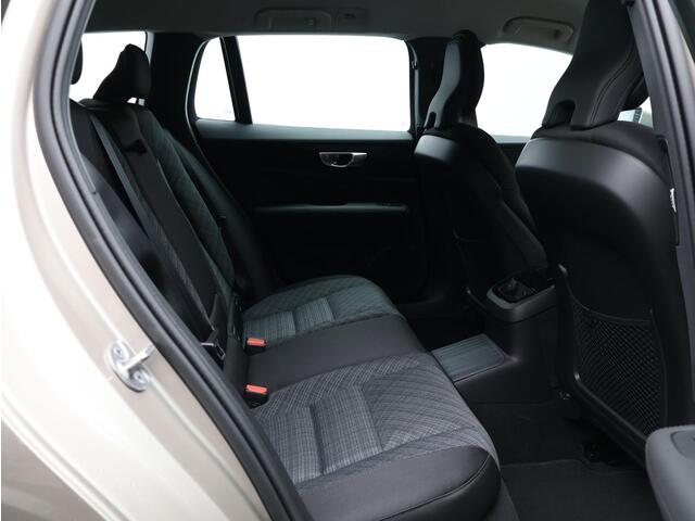 Volvo V60 2.0 T6 Plug-in hybrid AWD Core Business Ed. / Stoel-, stuurwiel- & achterbankverwarming / 360 camera / Harman Kardon / BLIS