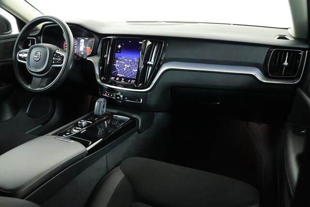Volvo V60 2.0 T8 Twin Engine AWD Momentum Pro / Pilot assist / HUD / HK / Trekhaak
